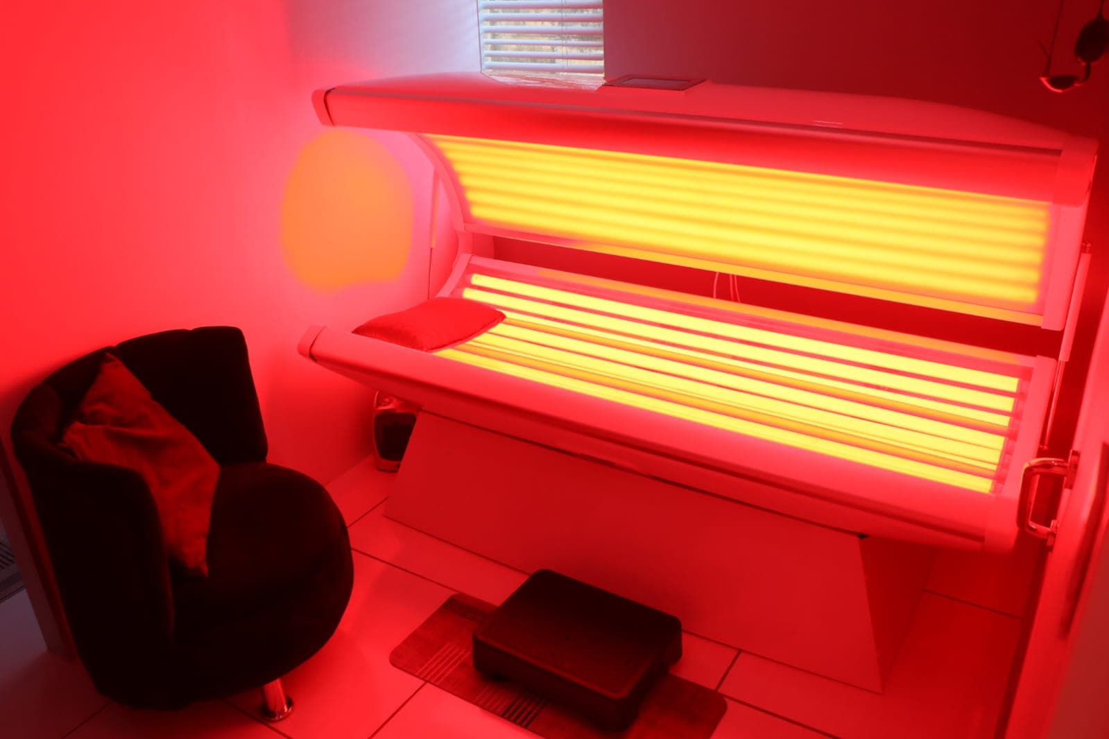 Infrared light therapy bed at NJ Advanced Wellness